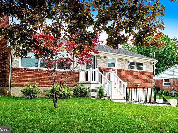 4th image of 211 Courtland Pl