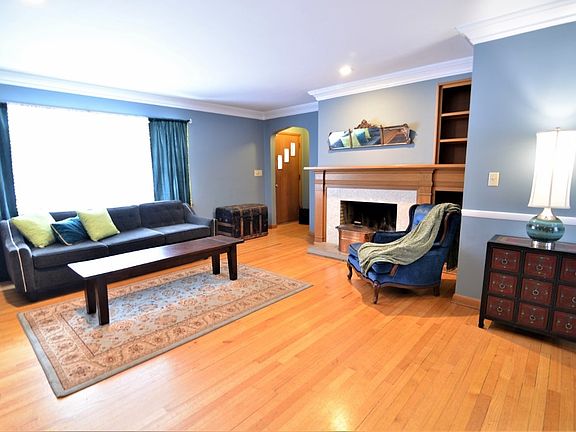 4th image of 833 Green Meadow Ave