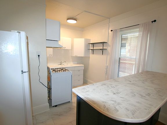 4th image of 1118 N Marion St #4