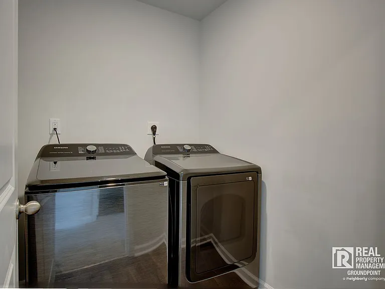 298 Watersglen Dr — Photo 26