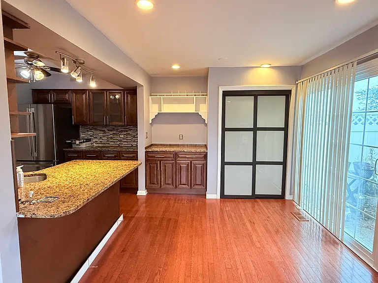 272 Le Parc Cir — Photo 6
