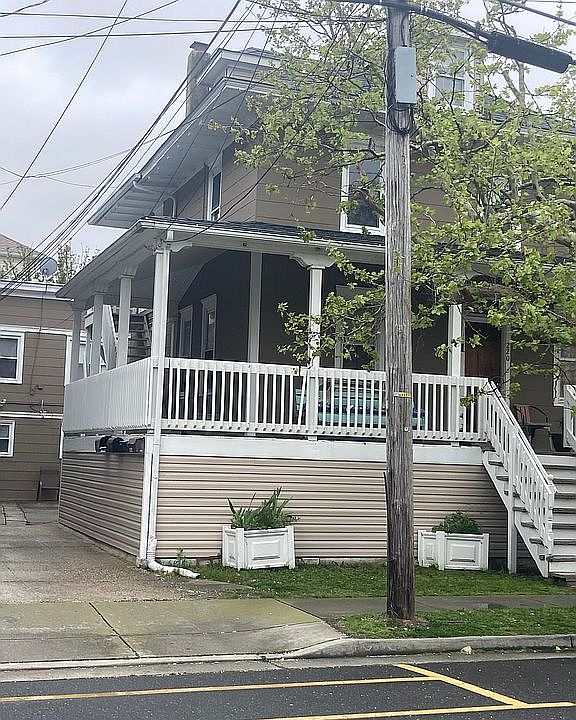 2nd image of 220 E Maple Ave