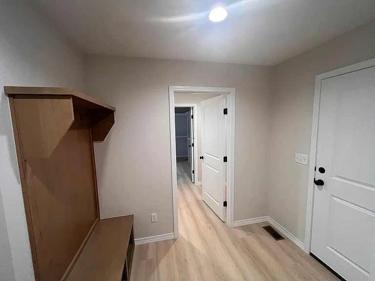 664 W Brook Hollow Rd — Photo 9
