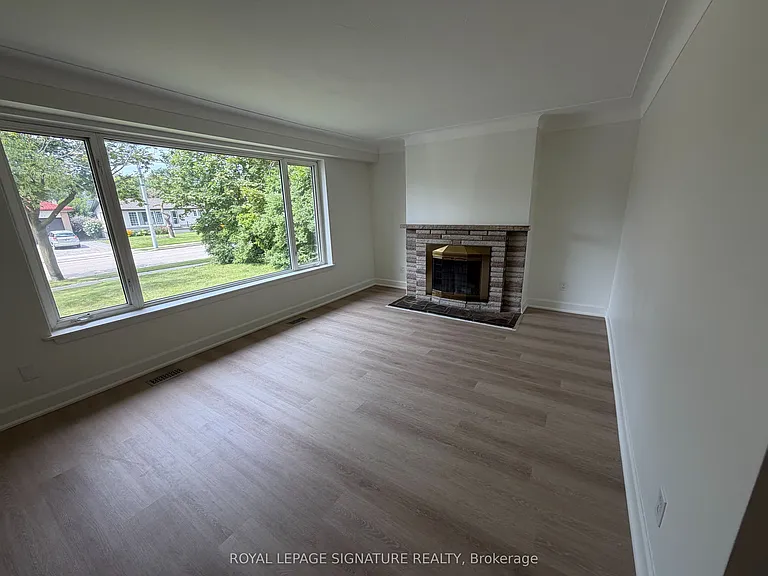 834 Mississauga Valley Blvd — Photo 3