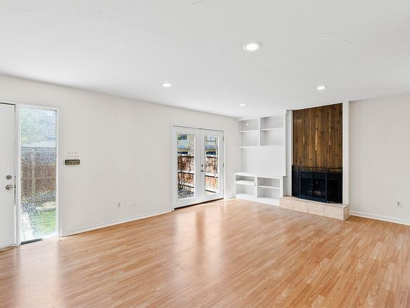 2nd image of 2632 Custer Pkwy APT C