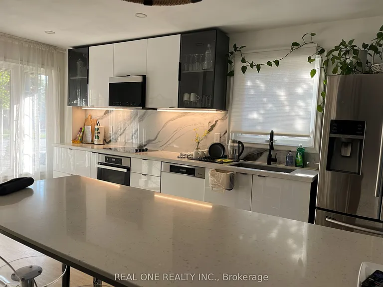 3245 Cambourne Cres — Photo 6
