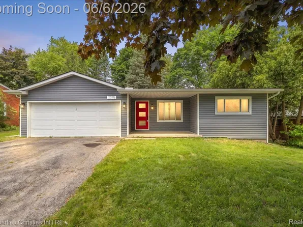 2255 Bedford Rd, Bloomfield Hills, MI 48302