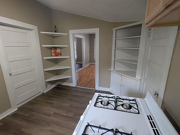 5th image of 2115 Wright Ave