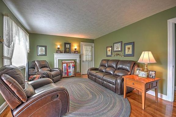 4th image of 4234 Ivanhoe St
