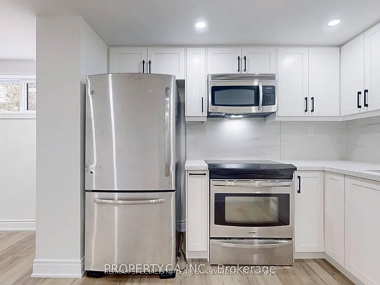 80 Cynthia Rd #LOWER — Photo 9