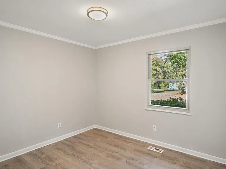 7925 Westland Dr — Photo 19