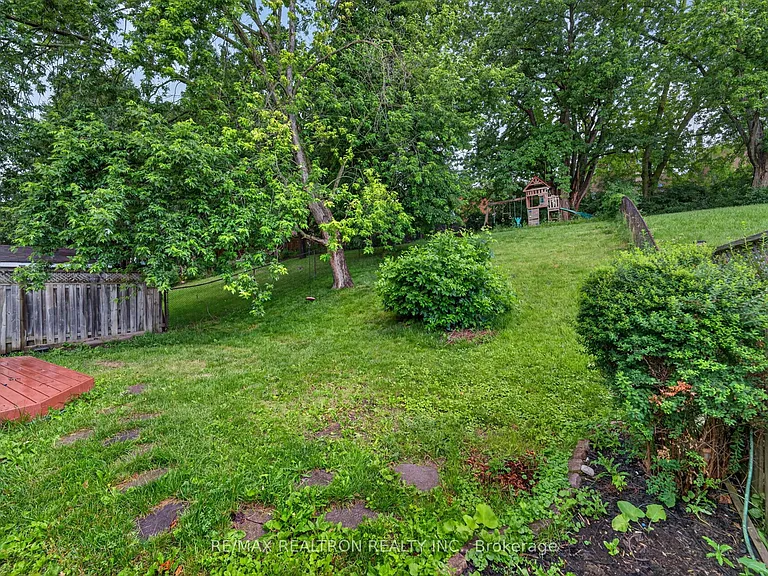 49 Meekings Dr — Photo 33