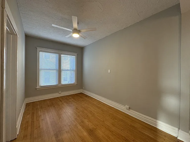 1721 W Nelson St — Photo 10
