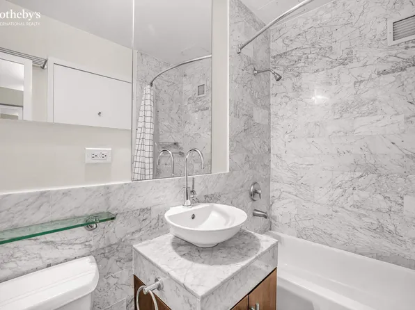 1 Wall Street Court image 4 of 10