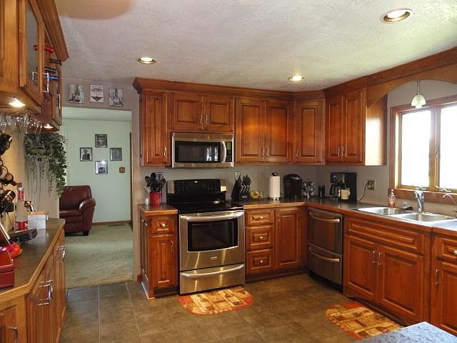 2nd image of 2611 Verde Ln
