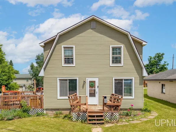 216 E Breen Ave, Kingsford, MI 49802