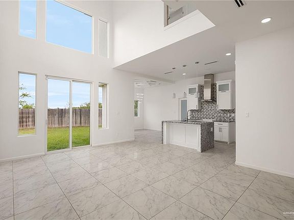4th image of 2115 N 32nd St
