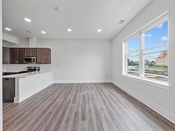 4th image of 660 Grand St APT 408