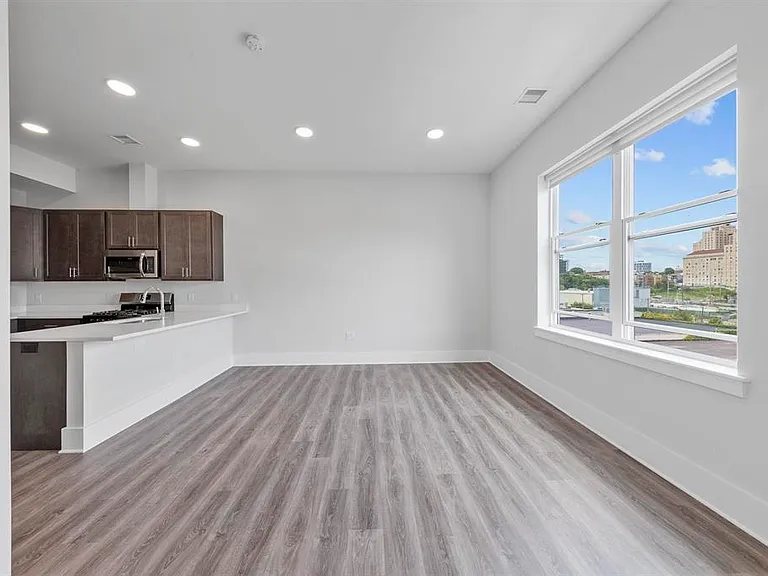 660 Grand St #408 — Photo 4