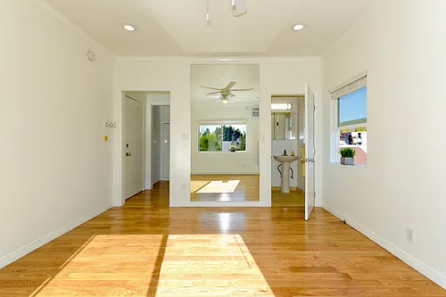 1650 Winona Blvd #4 Photo 1