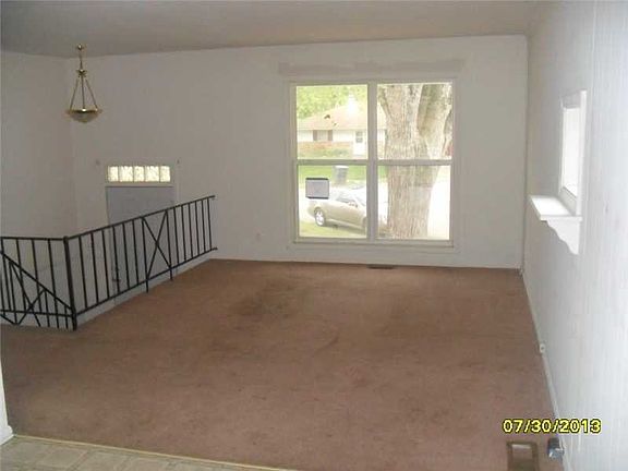 3rd image of 6119 Kingsbee Ct