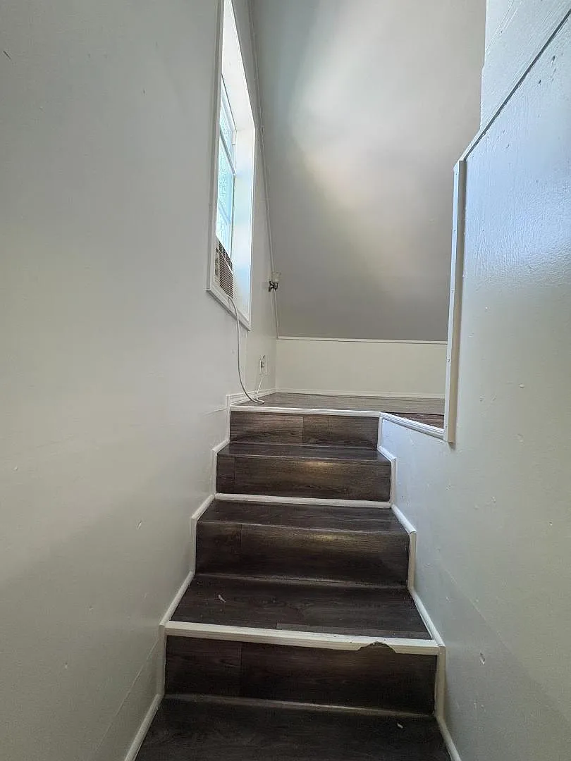 1439 S Oak Ave — Photo 2