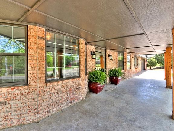 Ranch style covered patio.