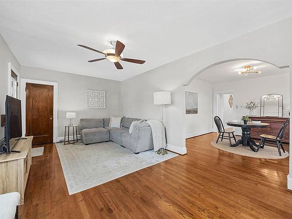 4th image of 1505 Collins Ave