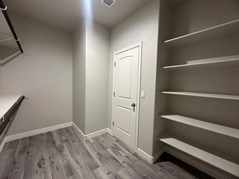 2743 Chambers Ave — Photo 20