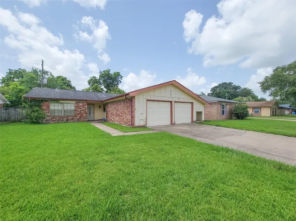 8875 Casey Dr, Beaumont, TX 77707