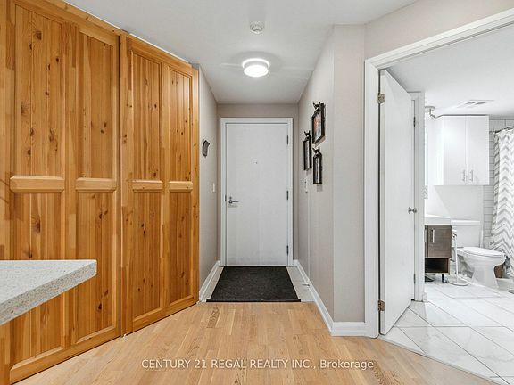 4th image of 111 Elizabeth St N #501
