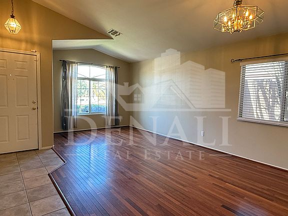 5th image of 923 E Monterey St