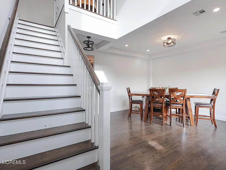 35 Alberta Ave — Photo 10