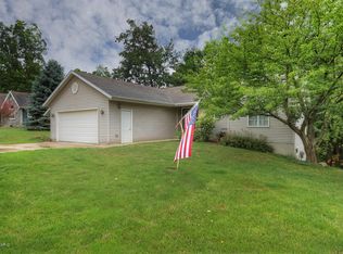 12155 Reyburn Dr NE, Sparta, MI 49345