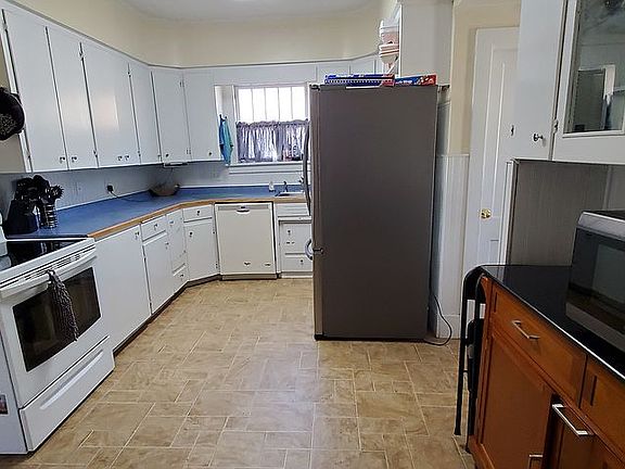 Main floor kitchen