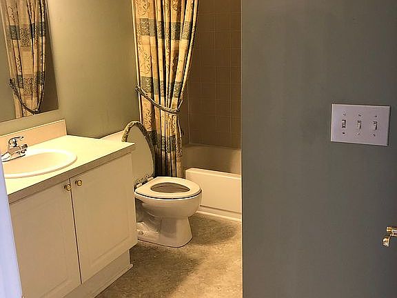 5th image of 406 Wyndham Park S