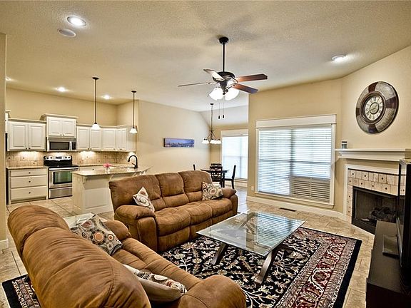 4th image of 3573 W Providence Dr