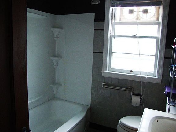 3rd image of 840 Bishop Ave