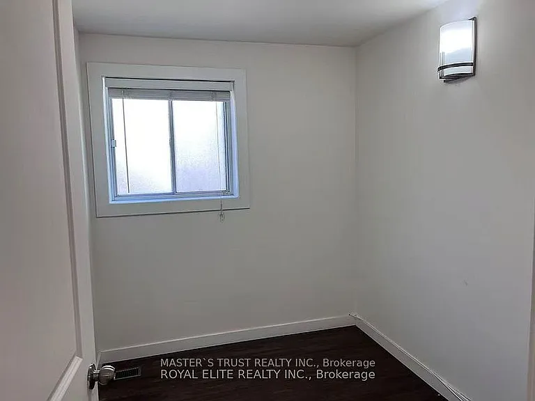 89 Finch Ave E — Photo 11