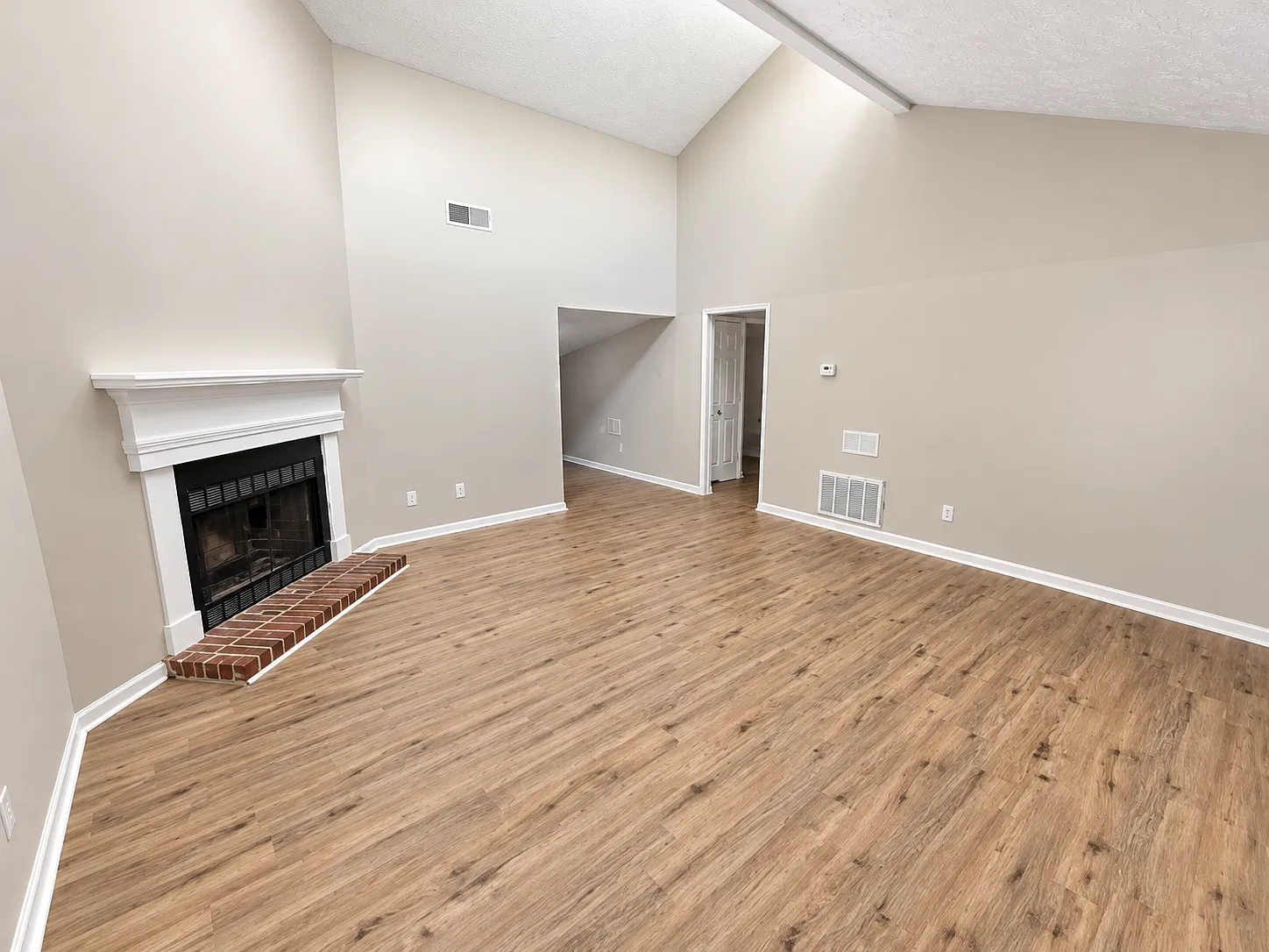 2 bed, 1000 sqft, $1,100 — Photo 3
