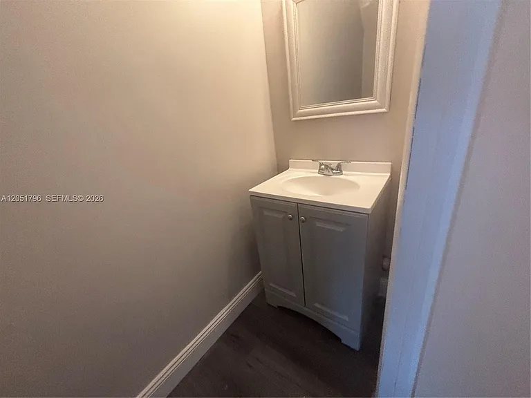 323 Palm Cir E — Photo 8