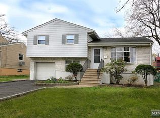 376 Greenwich St, Bergenfield, NJ 07621