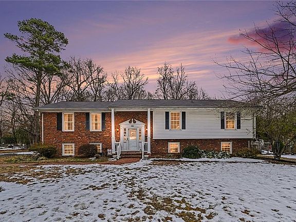 2nd image of 3405 Longview Dr