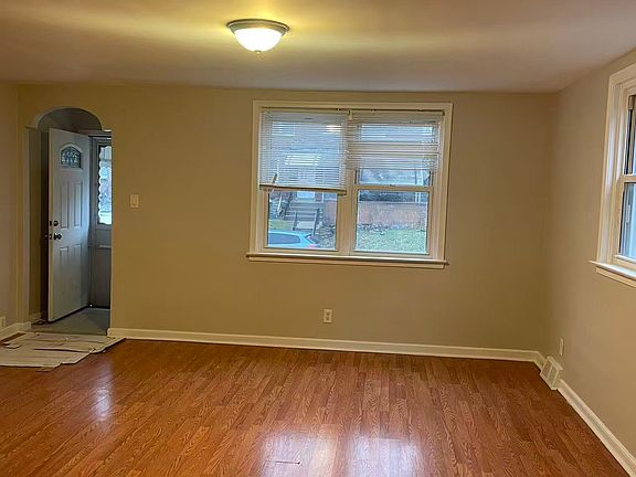 3rd image of 6728 Eastwood St