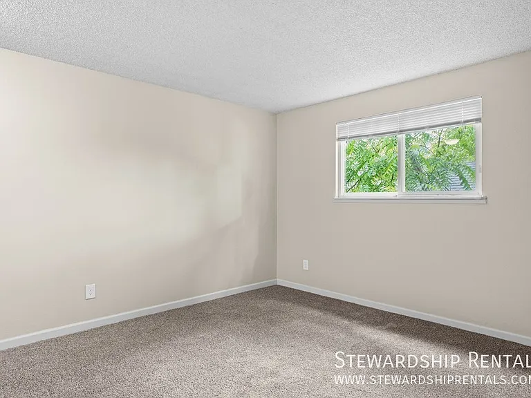 1359 Liberty St NE — Photo 11