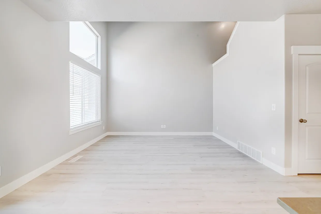 4 bed, 3.5 bath, 2350 sqft, $750 — Photo 2