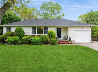 221 Schoenfeld Blvd, Patchogue, NY 11772