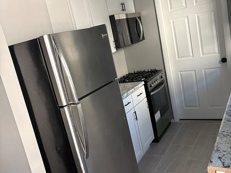 11824 Geraldine Ave — Photo 5