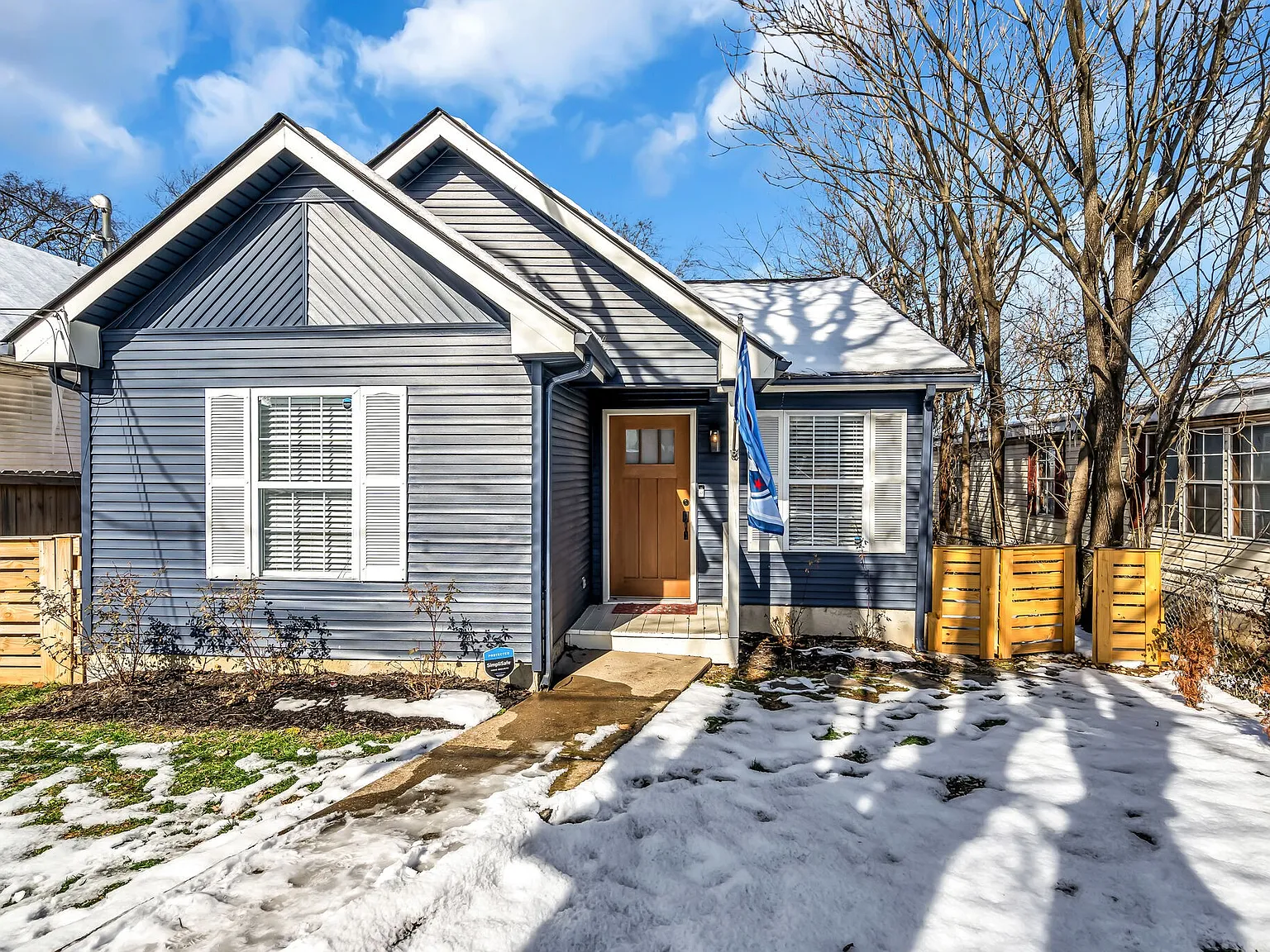 3 bed, 2.0 bath, 1073 sqft, $2,500 — Photo 1