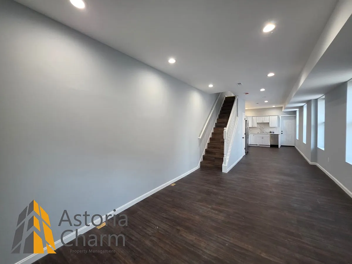 2920 E Madison St - 2920 E Madison St — Photo 1
